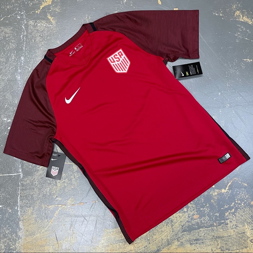 Nike USA Stadium Jersey Gym Red 832476-687 Medium USWNT Kit Olympics World Cup
